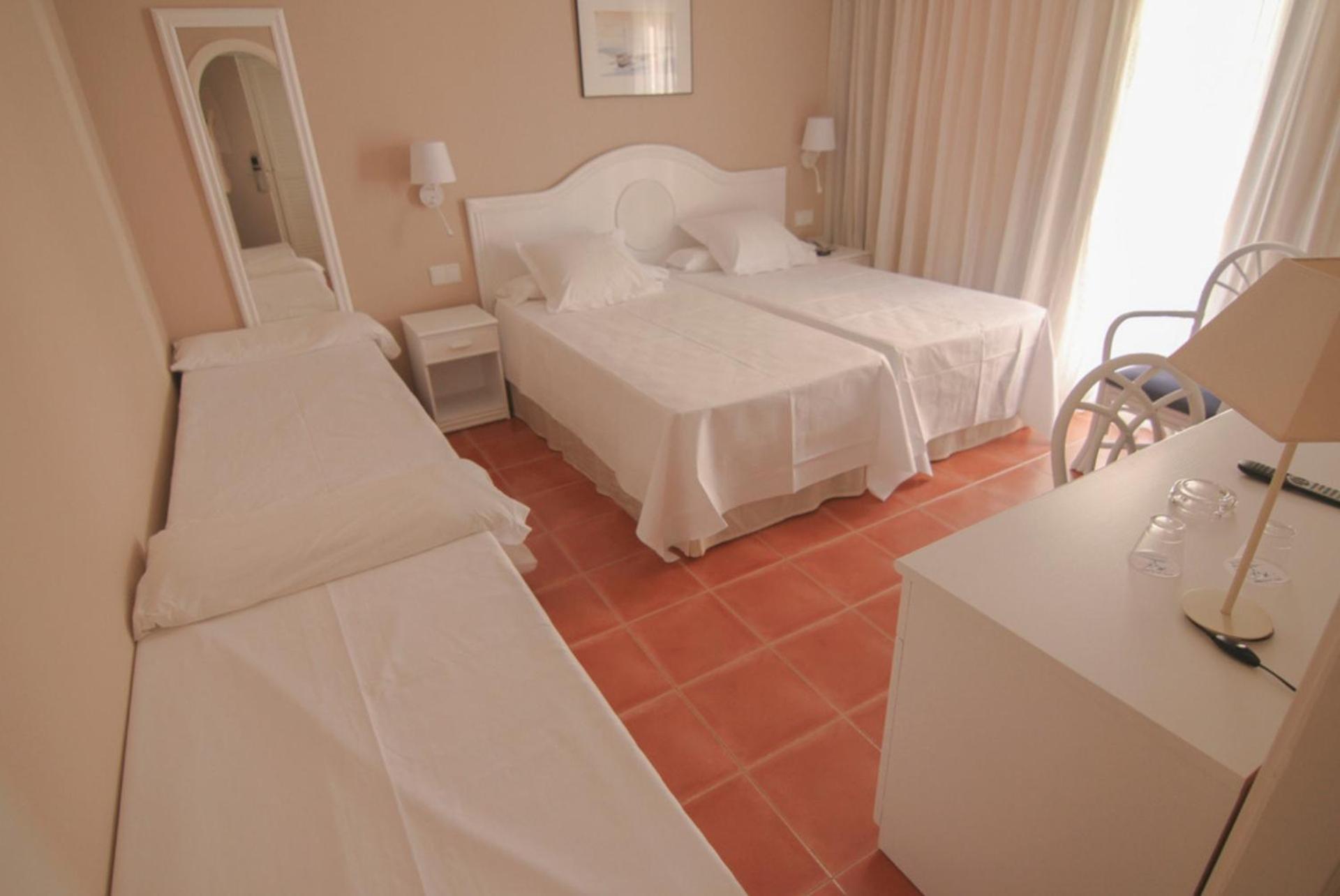 Dwo Les Palmeres Calella Esterno foto